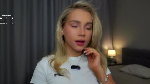 Amelia online show from 02-26-25, 01:11