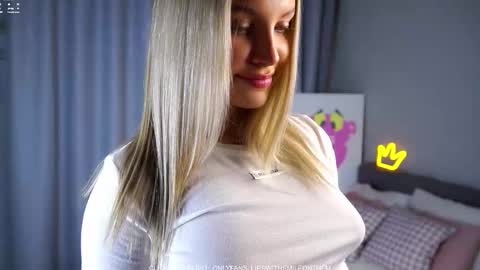 Amelia online show from 10-23-25, 01:05