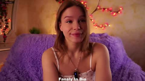 Lina online show from 12-01-25, 01:43