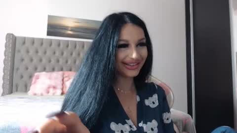 Lisa online show from 10-18-25, 07:47