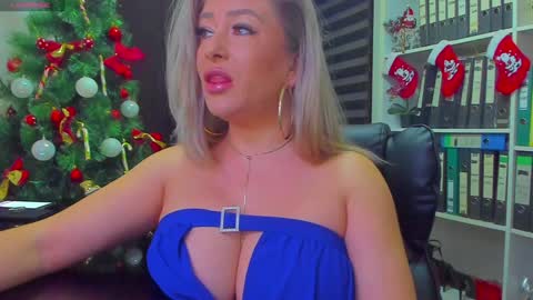 Snapshot of lisa2018 chatting on 12-11-24, 03:45 lisa online show from 12-11-24, 03:45