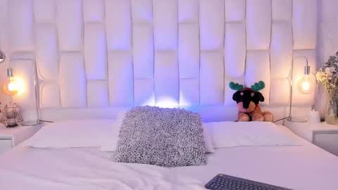 Snapshot of lisa_baker1 chatting on 12-20-25, 11:45 Lisa Baker online show from 12-20-25, 11:45