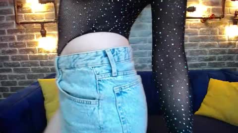 Lisa Caprice online show from 10-11-25, 04:22