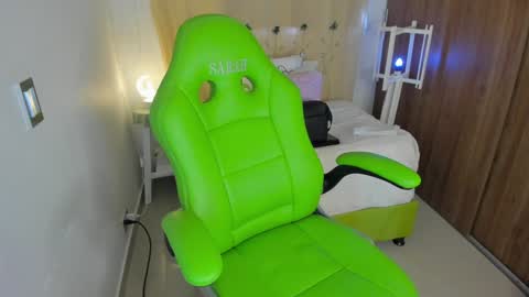 Lisa  online show from 01-19-25, 03:42