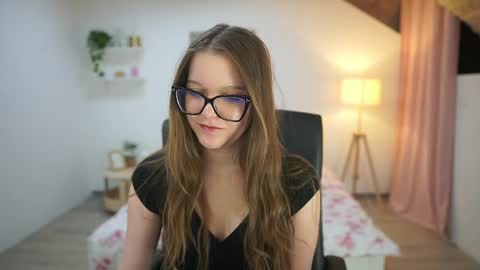 lisa mccoy  online show from 11-18-25, 02:10