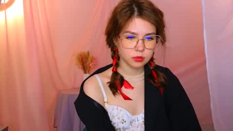 Snapshot of lisa_roses chatting on 02-15-25, 11:17 Lisa online show from 02-15-25, 11:17