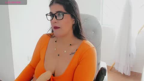 Lisa online show from 11-14-25, 03:44