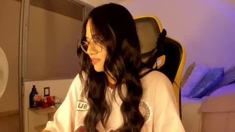 Snapshot of lisa_t08 chatting on 10-30-25, 01:18 Lisa Thompson online show from 10-30-25, 01:18