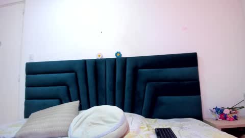 Snapshot of lisa_white_ chatting on 02-19-25, 08:44 lisa white online show from 02-19-25, 08:44