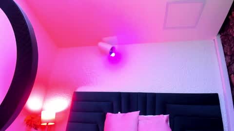 lisa white  online show from 03-28-26, 04:01