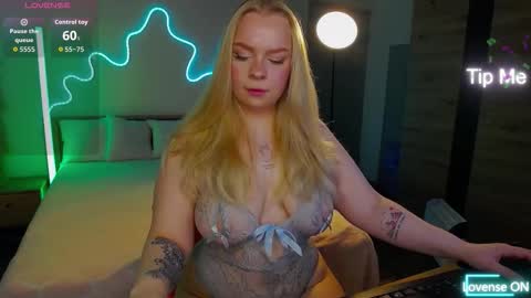 Snapshot of lisacandy1 chatting on 01-08-26, 02:19 Lisa online show from 01-08-26, 02:19