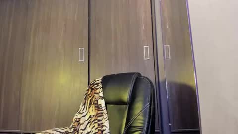 Snapshot of lisainthesky chatting on 02-19-25, 08:31 lisainthesky online show from 02-19-25, 08:31