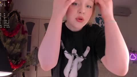 -Lisa- Help me to reach 100 thumbs up3 online show from 01-01-25, 12:33