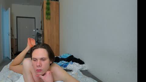 Snapshot of lissa_alfie chatting on 12-19-24, 06:01 Alfie online show from 12-19-24, 06:01