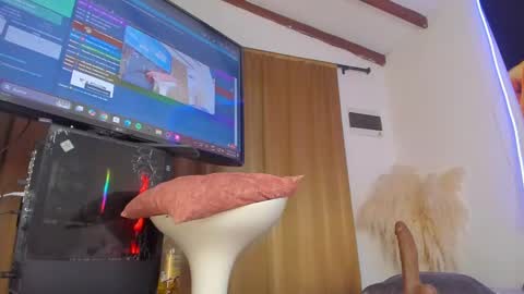 Snapshot of lissa_collen chatting on 12-20-24, 04:20 Lissa online show from 12-20-24, 04:20