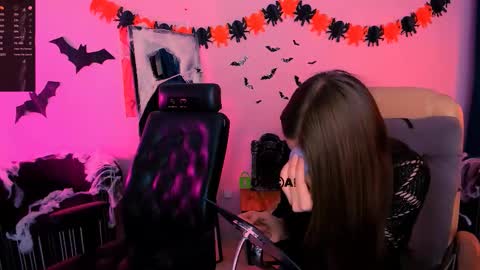 lissa_night online show from 10-21-25, 07:36