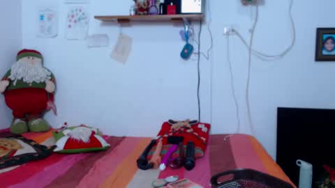 Snapshot of lissabear chatting on 12-12-24, 02:15 Sara Lucia online show from 12-12-24, 02:15