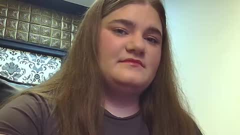 Snapshot of lissabigtitts chatting on 11-18-25, 03:38 Lisa online show from 11-18-25, 03:38