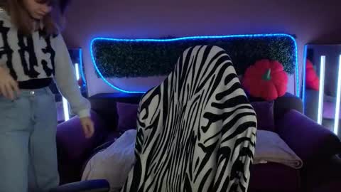 Lena online show from 11-19-25, 08:58