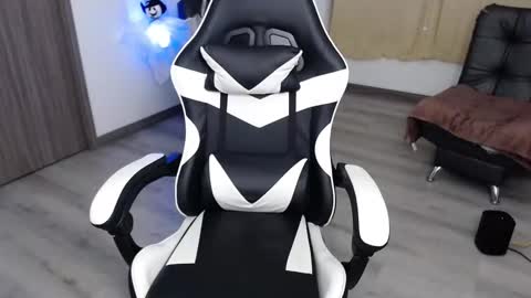 Snapshot of little_amy__ chatting on 10-25-25, 12:18 Amelie online show from 10-25-25, 12:18