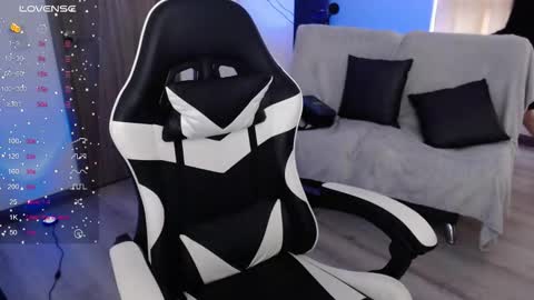 Snapshot of little_amy__ chatting on 12-04-25, 10:18 Amelie online show from 12-04-25, 10:18