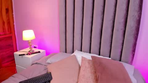 Snapshot of little_angelica18 chatting on 02-25-26, 07:01 angelica online show from 02-25-26, 07:01