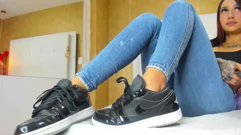   online show from 09-22-25, 01:35