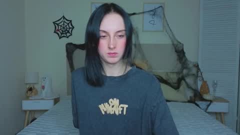 little_mollee online show from 10-28-25, 08:55