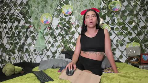 Mia online show from 04-09-26, 11:04