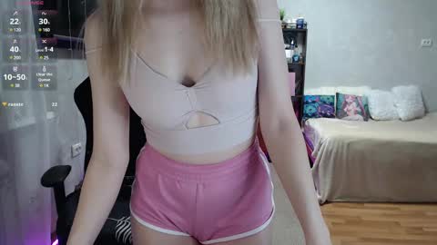 Snapshot of little_sofa99 chatting on 01-22-25, 12:06 Sonya online show from 01-22-25, 12:06