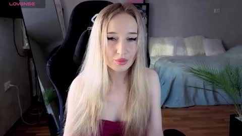 Snapshot of little_sofa99 chatting on 09-16-25, 01:34 Sonya online show from 09-16-25, 01:34