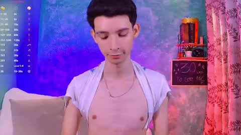 Snapshot of little_twiink chatting on 09-23-25, 04:59 Juan Ferrer online show from 09-23-25, 04:59