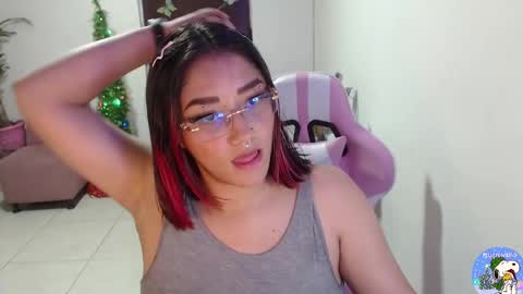 Snapshot of littleangelx_m chatting on 01-07-25, 02:53 Daniela online show from 01-07-25, 02:53