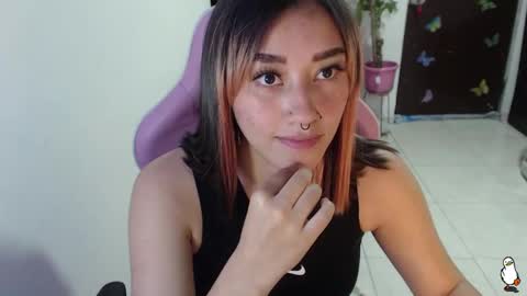 Snapshot of littleangelx_m chatting on 10-23-25, 11:46 Daniela online show from 10-23-25, 11:46