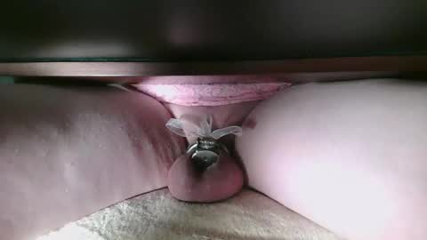 Snapshot of littleclitty247 chatting on 10-27-25, 10:47 Littlleclitty247 online show from 10-27-25, 10:47