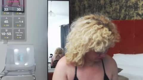 Snapshot of littlecurlygirll chatting on 12-05-25, 07:43 LittleCurlyGirll online show from 12-05-25, 07:43