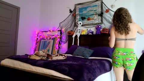 littledeathtrap online show from 10-04-25, 08:40