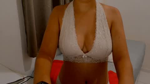 Snapshot of littledream20 chatting on 10-19-25, 03:29 LittleDream20 online show from 10-19-25, 03:29