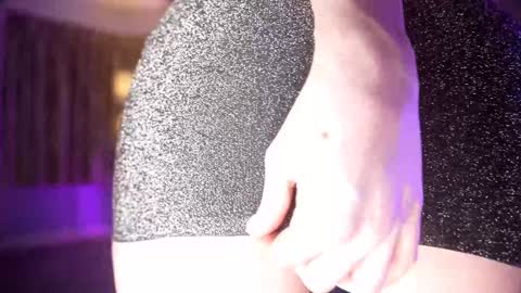 Snapshot of littlee33 chatting on 12-31-24, 09:28 Emily Hill online show from 12-31-24, 09:28