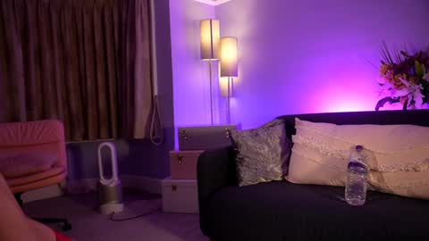 Snapshot of littlee33 chatting on 01-13-25, 09:20 Emily Hill online show from 01-13-25, 09:20