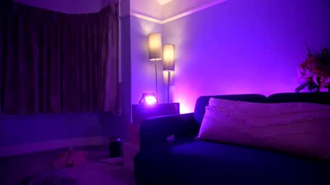 Snapshot of littlee33 chatting on 02-21-25, 09:11 Emily Hill online show from 02-21-25, 09:11