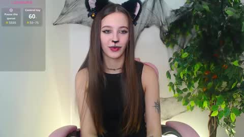 Snapshot of littlee_cherry18 chatting on 10-29-25, 08:49 Lana online show from 10-29-25, 08:49