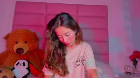 littlee_emma_ online show from 02-19-25, 03:06