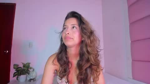 littlee_emma_ online show from 09-18-25, 06:48