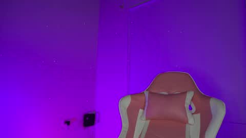 littlee_emma_ online show from 02-18-26, 03:13