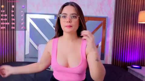 Snapshot of littleesara18 chatting on 02-28-26, 11:00 Sara online show from 02-28-26, 11:00