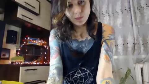 Snapshot of littlehappines chatting on 02-01-25, 05:47 littlehappines online show from 02-01-25, 05:47