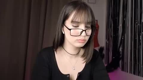 Snapshot of littlem0lly chatting on 02-10-26, 04:11 Violetta online show from 02-10-26, 04:11