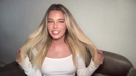 Snapshot of littlemaryjane19 chatting on 12-19-24, 08:13 Marciabrady online show from 12-19-24, 08:13