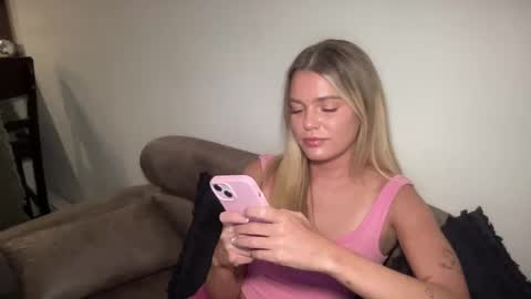 Snapshot of littlemaryjane19 chatting on 01-04-25, 11:48 Marciabrady online show from 01-04-25, 11:48